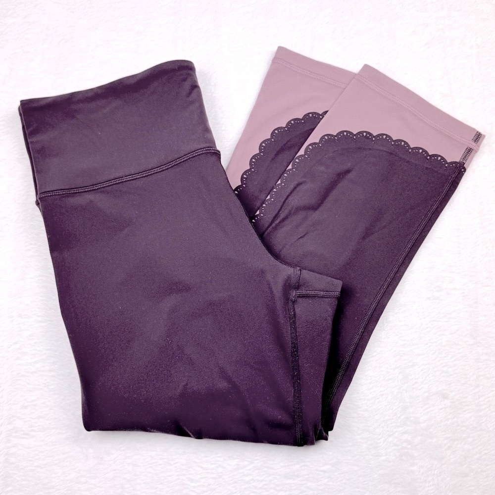 Athleta Elation Scallop Capri. Size M. Purple.